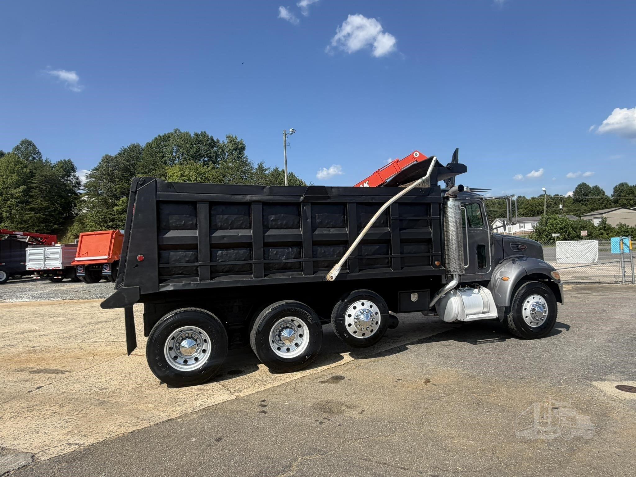 2007 PETERBILT 340 photo 31
