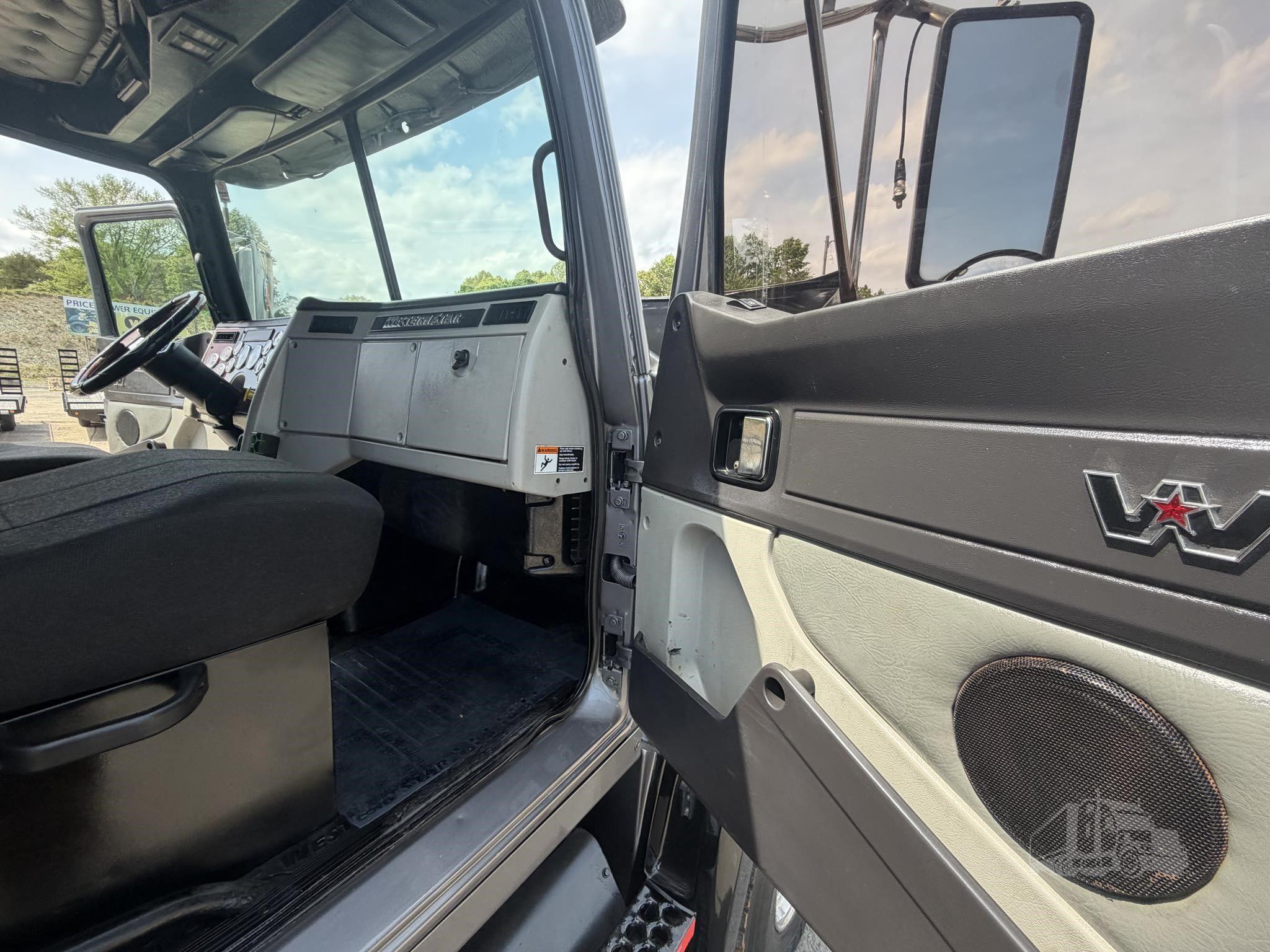 2015 WESTERN STAR 4700 photo 58