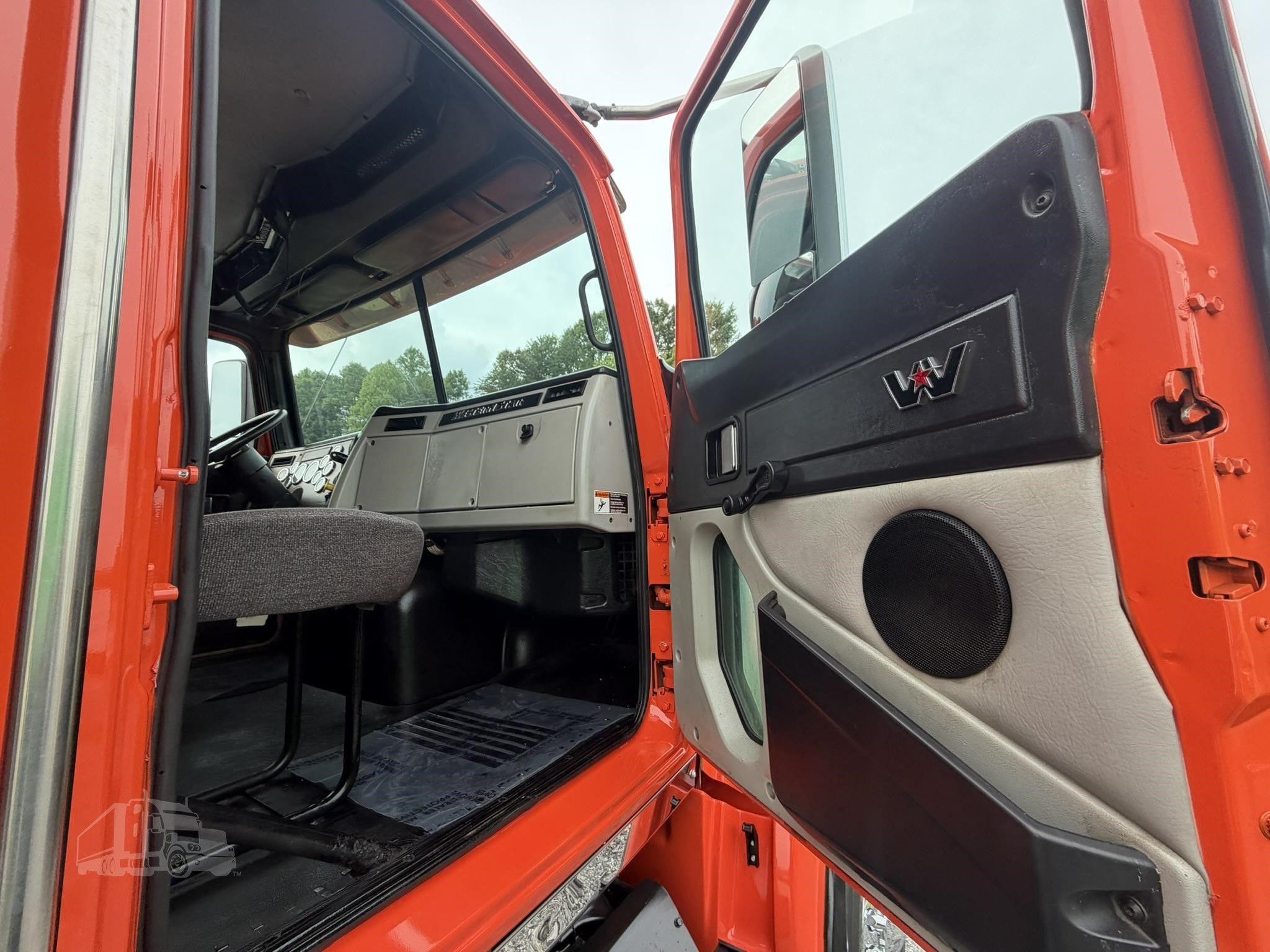 2018 WESTERN STAR 4700 photo 62