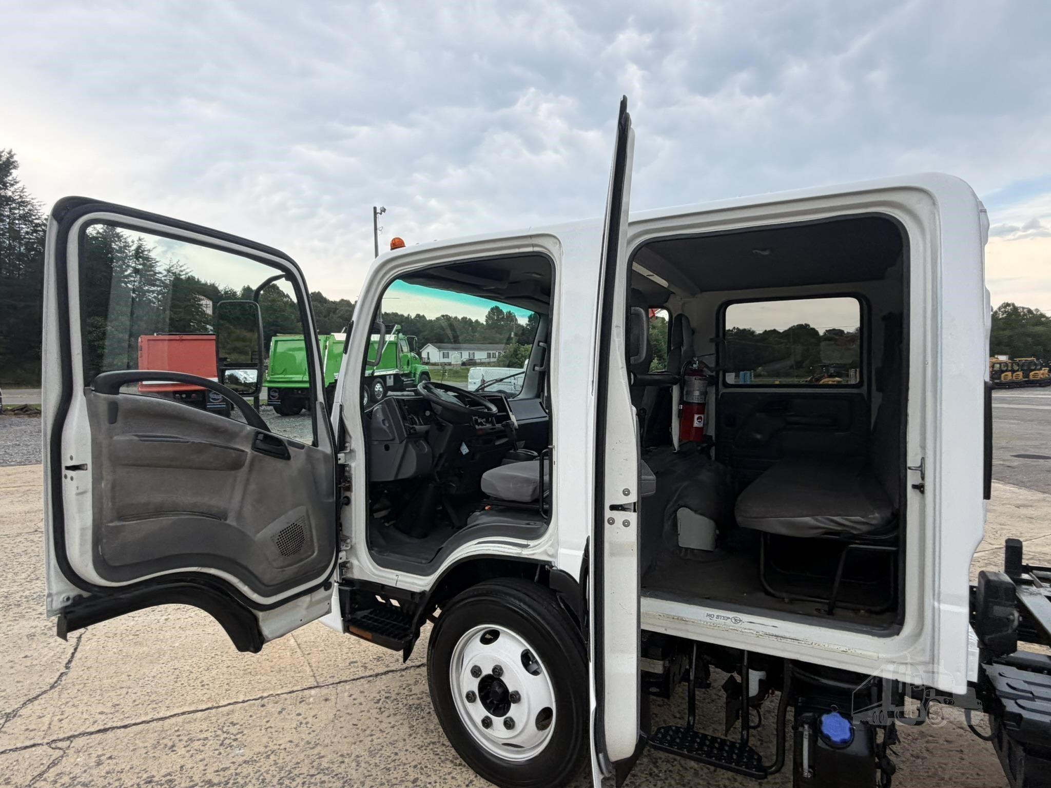 2016 ISUZU NPR HD photo 42