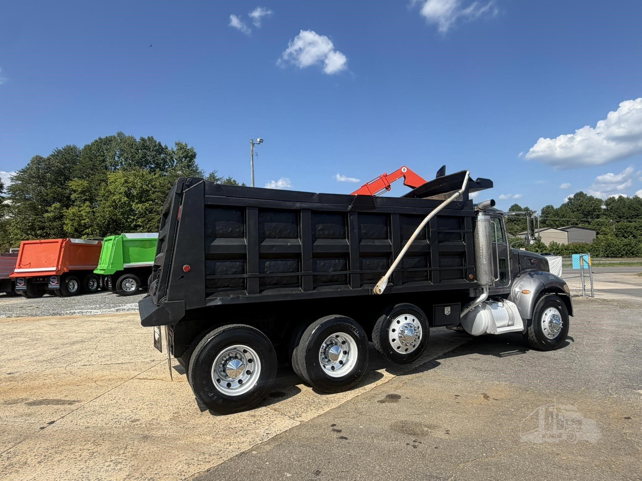 2007 PETERBILT 340 photo 32