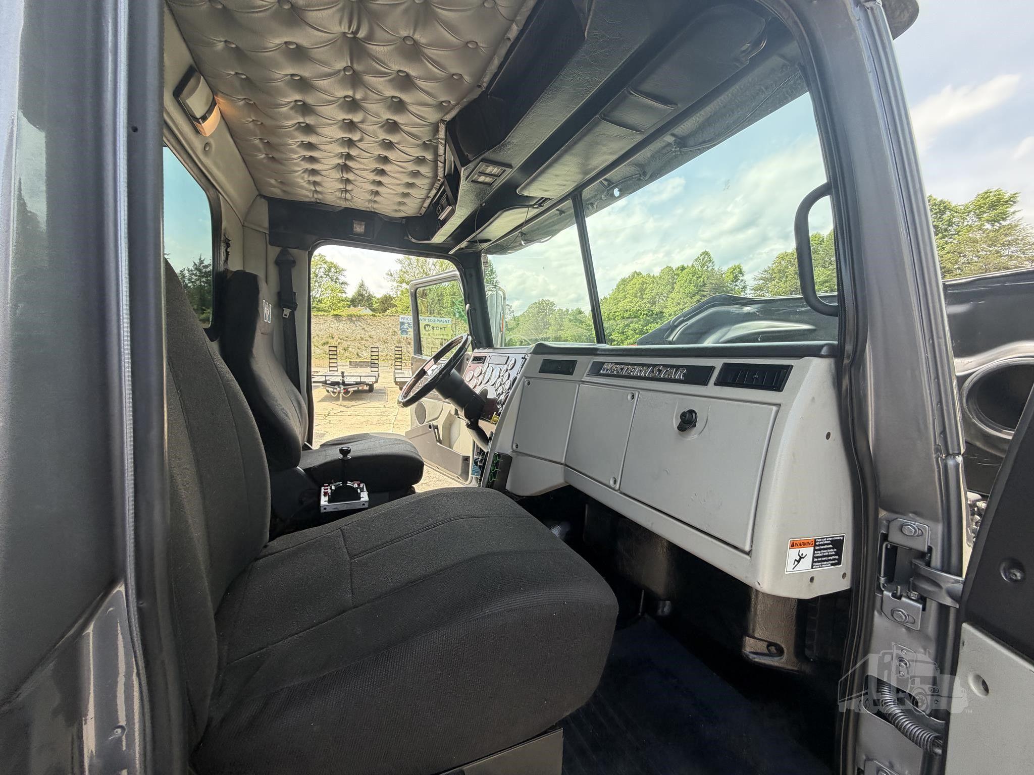 2015 WESTERN STAR 4700 photo 56