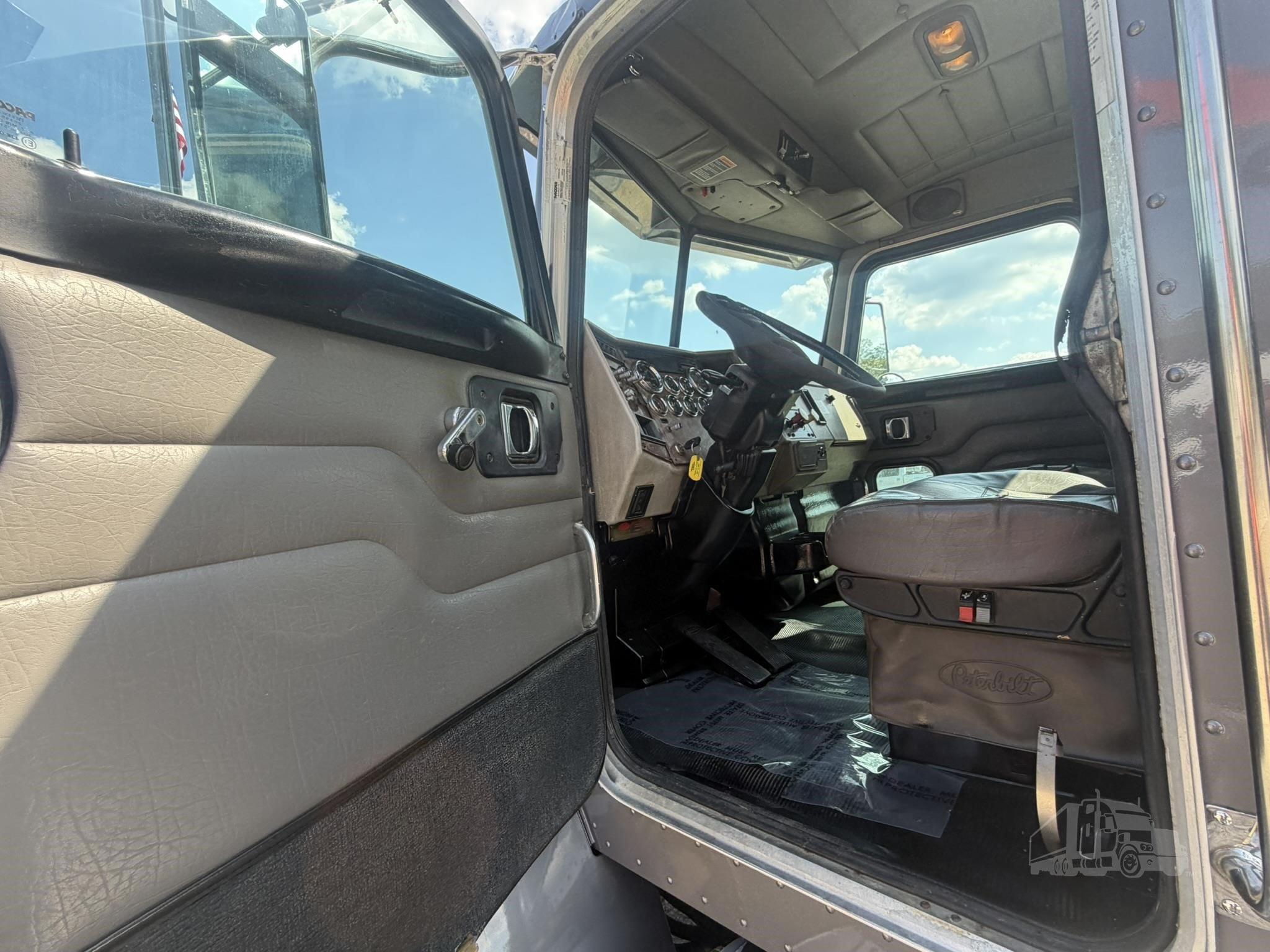 2007 PETERBILT 340 photo 49