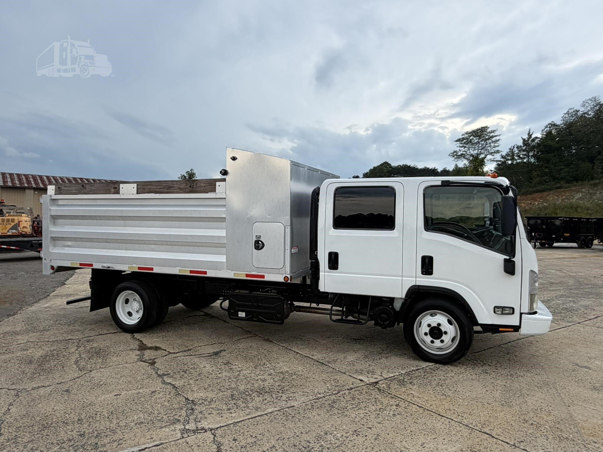 2016 ISUZU NPR HD photo 2