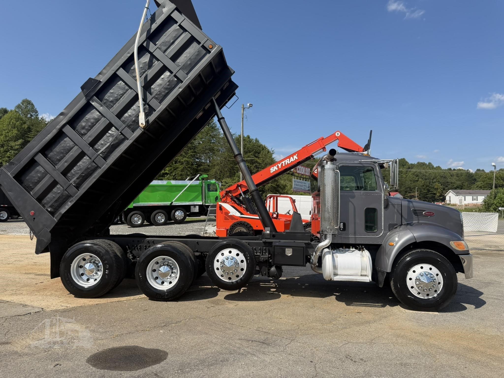 2007 PETERBILT 340 photo 10