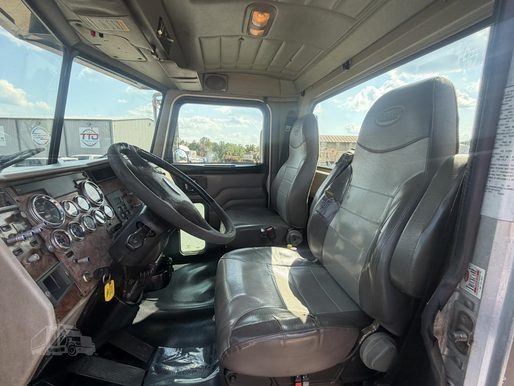 2007 PETERBILT 340 photo 50