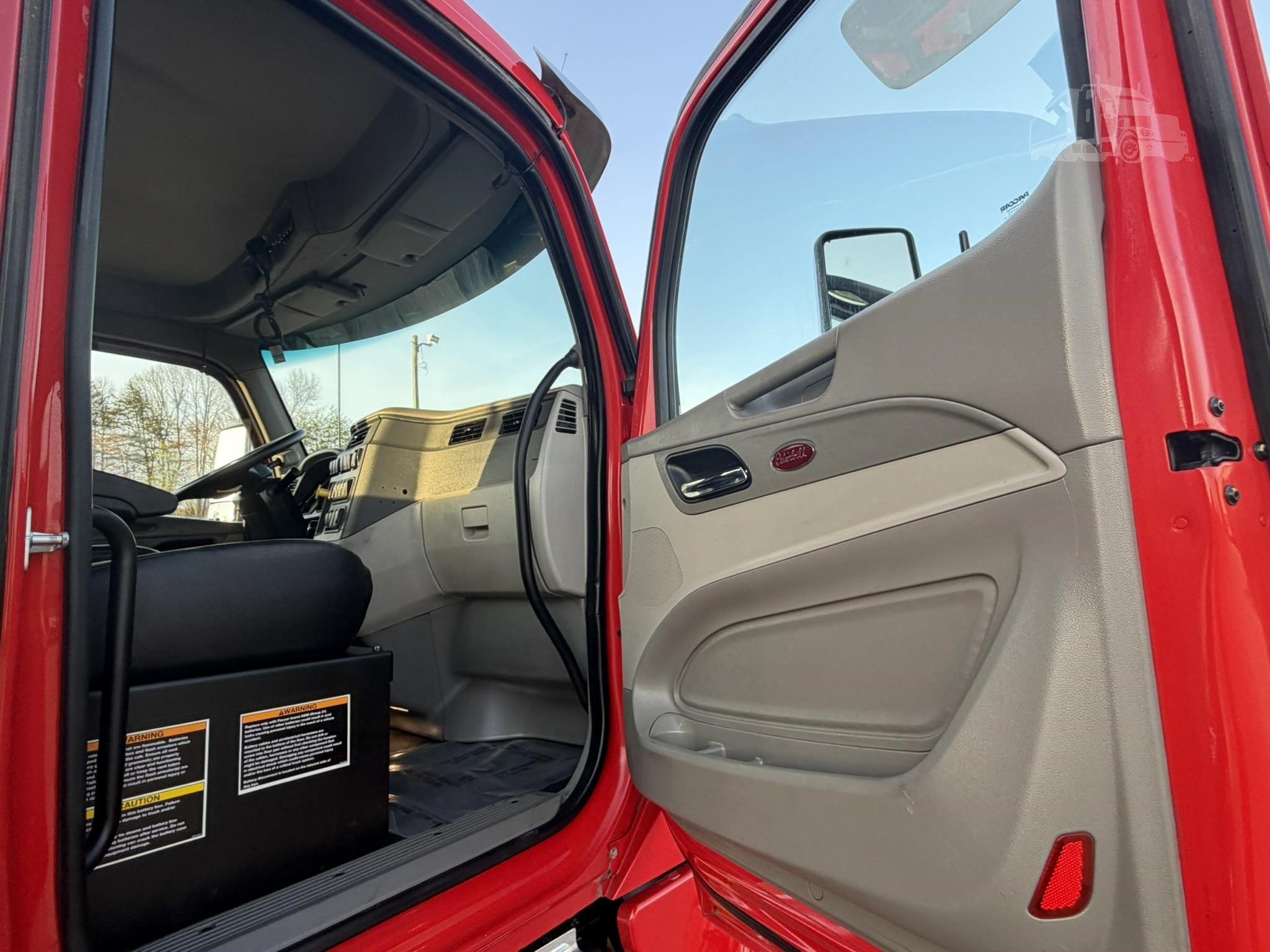 2022 PETERBILT 567 photo 64