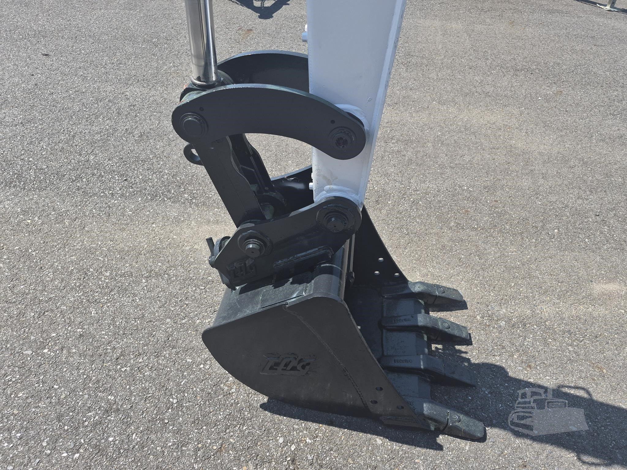 2018 BOBCAT E32I photo 8
