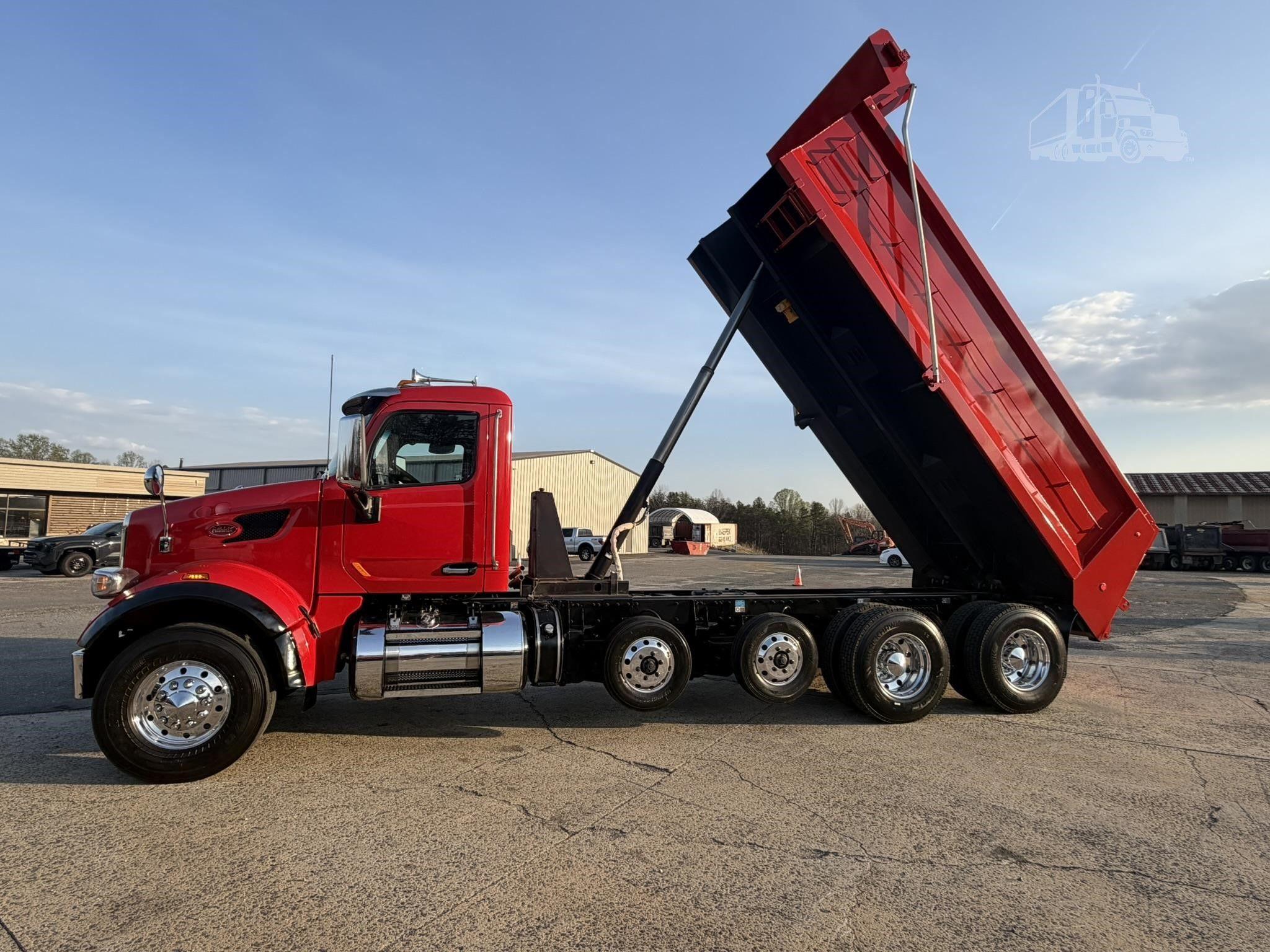 2022 PETERBILT 567 photo 2