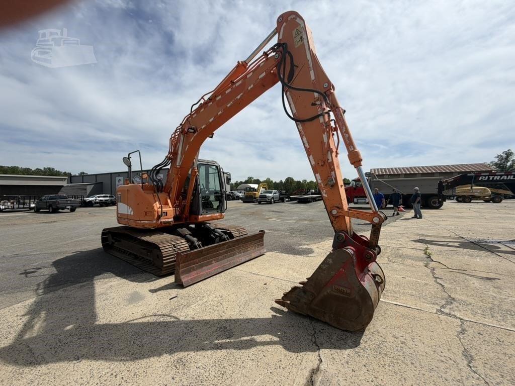 2011 DOOSAN DX140 LCR photo 2