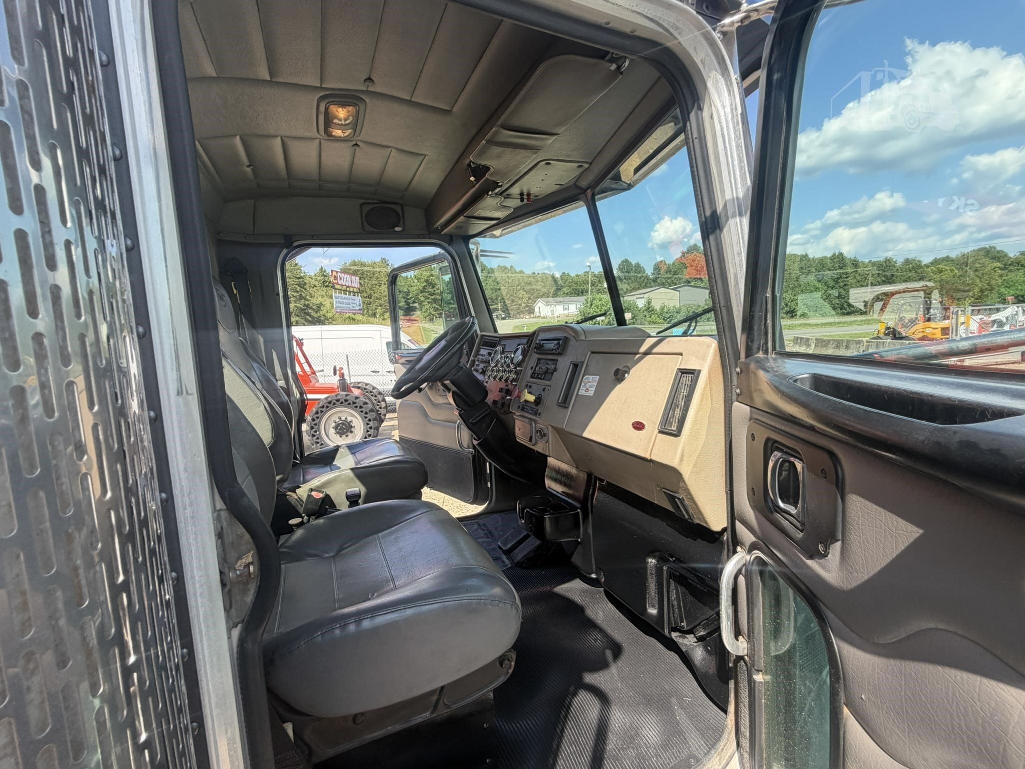 2007 PETERBILT 340 photo 45