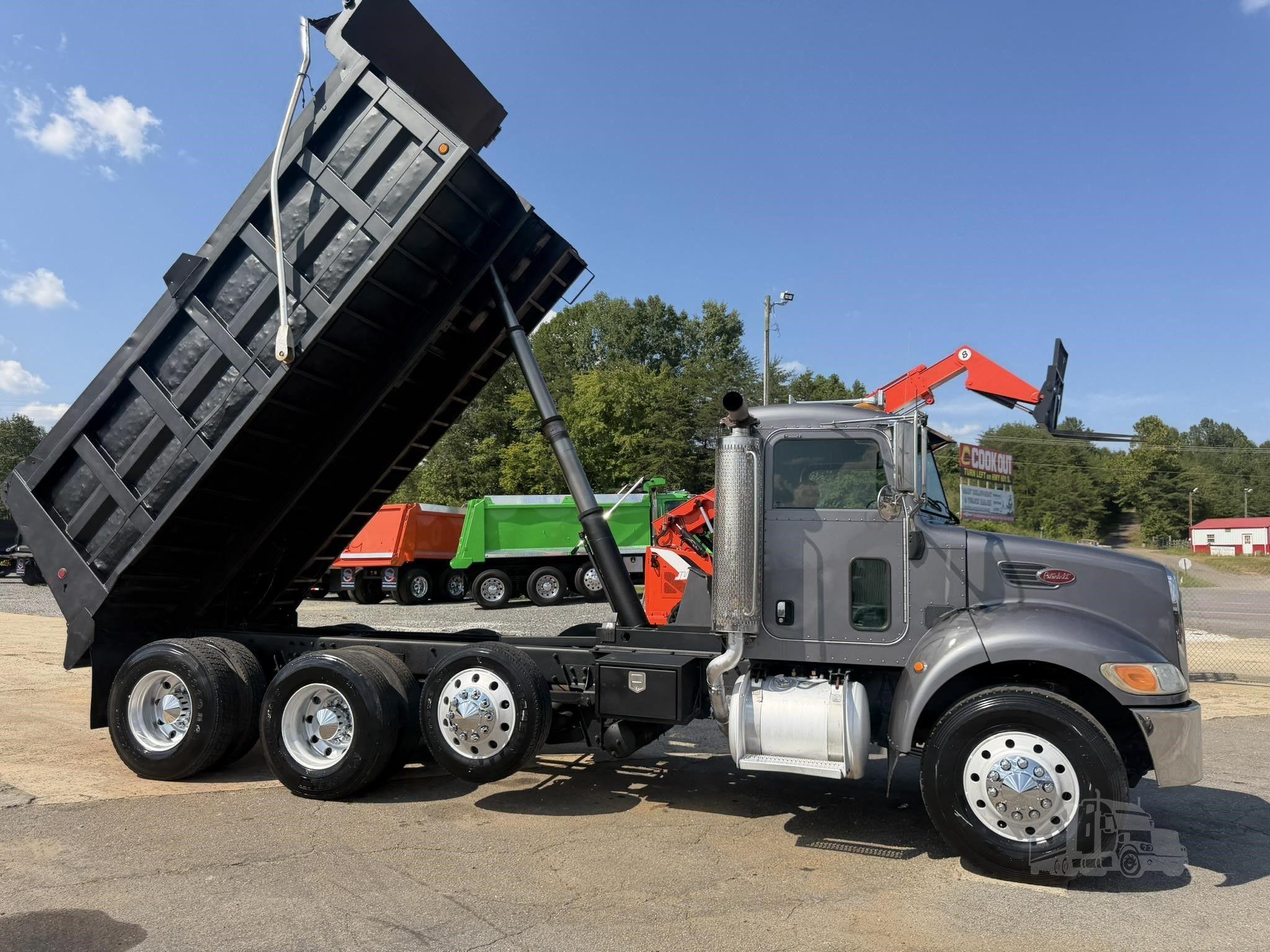 2007 PETERBILT 340 photo 18