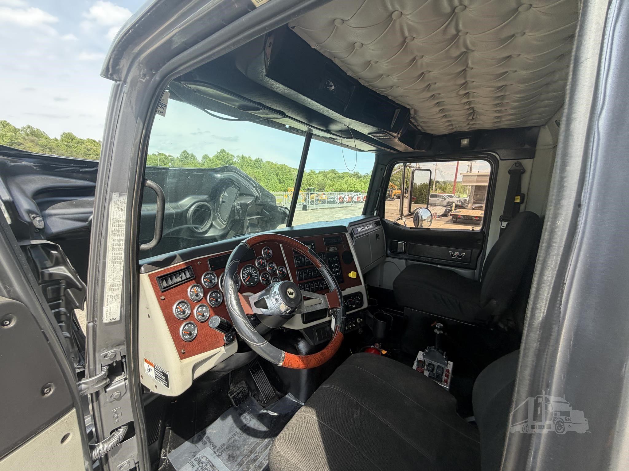 2015 WESTERN STAR 4700 photo 52