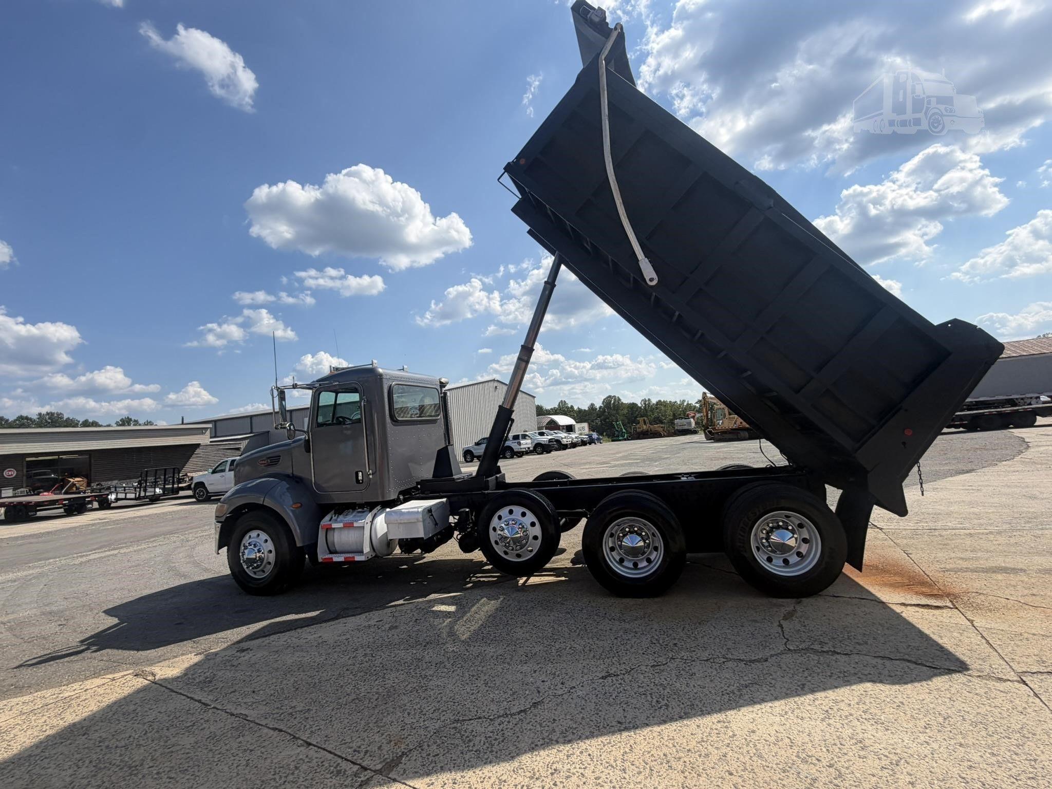 2007 PETERBILT 340 photo 25