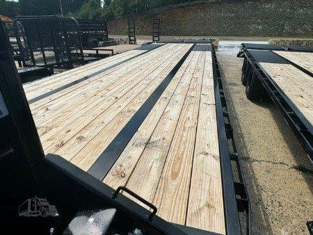 2025 PJ 30 ft Gooseneck photo 5