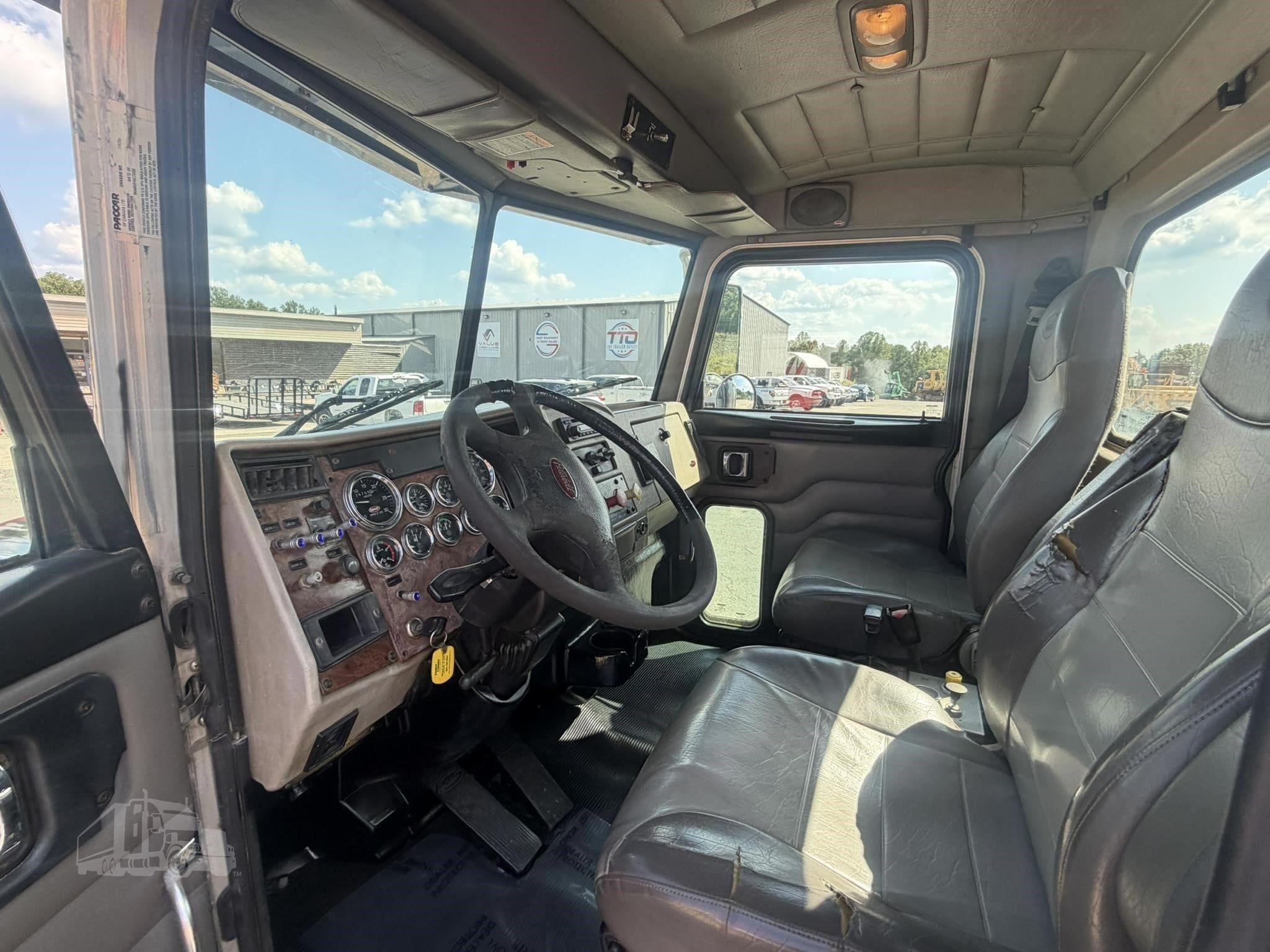 2007 PETERBILT 340 photo 51