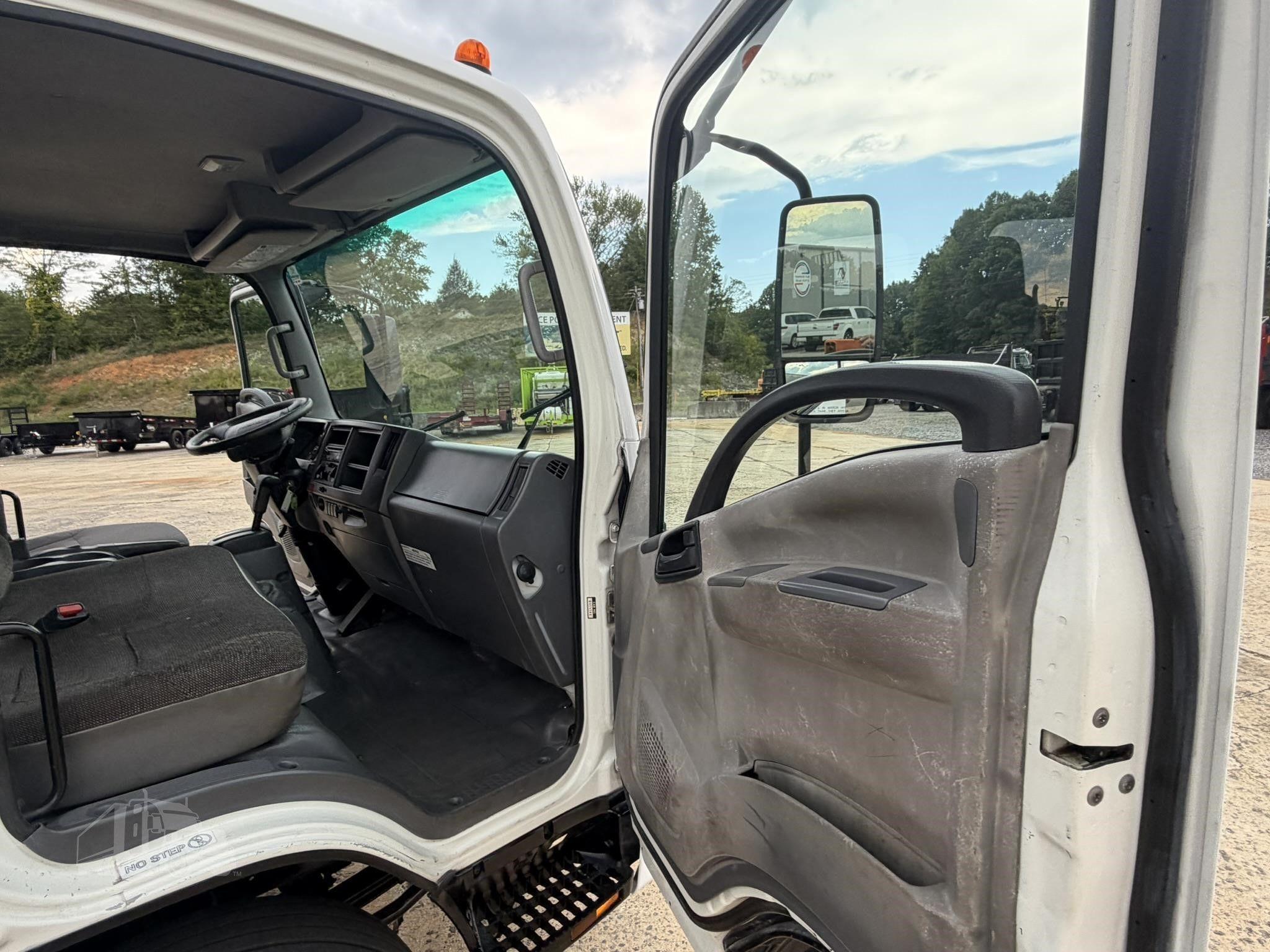 2016 ISUZU NPR HD photo 44
