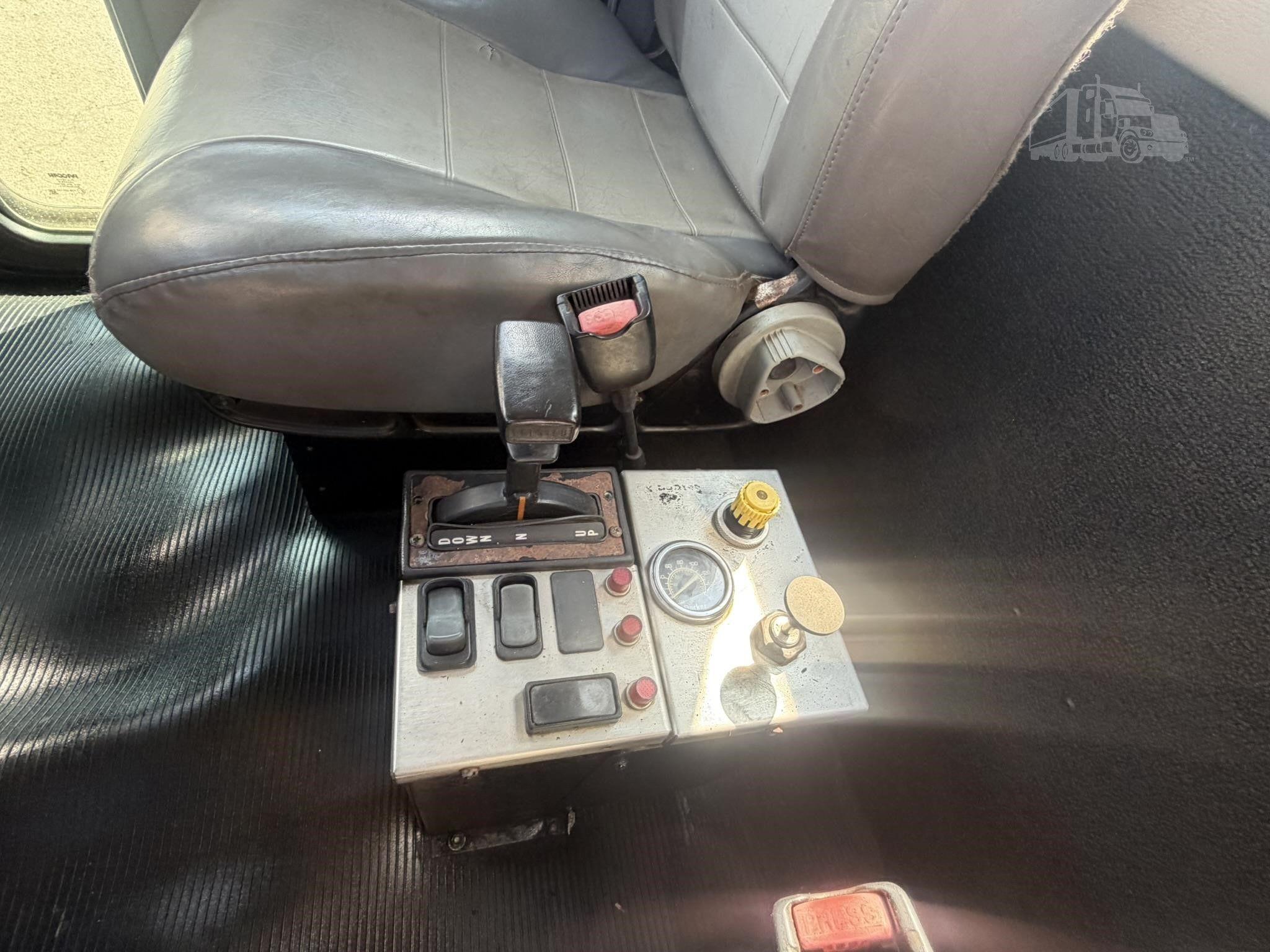 2007 PETERBILT 340 photo 57